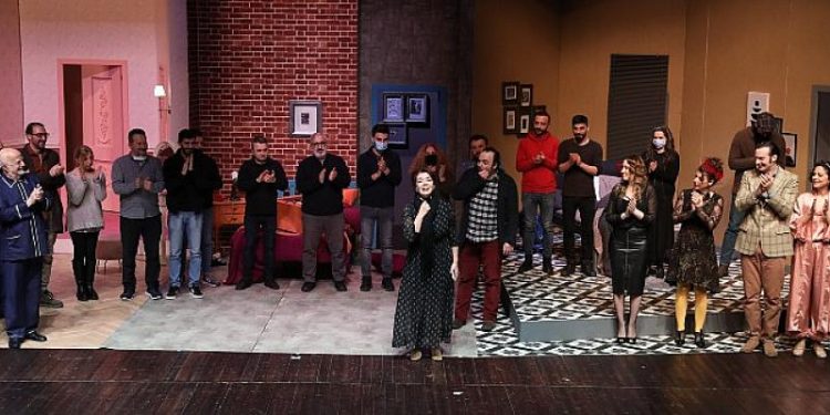 İBB Şehir Tiyatroları’nda Yeni Oyun: Bir Kahkaha Tufanı; “Yatak Odası Komedisi”