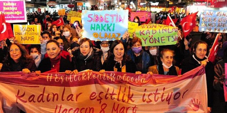 Balçovalı Kadınlar hem isyan etti hem de eğlendi