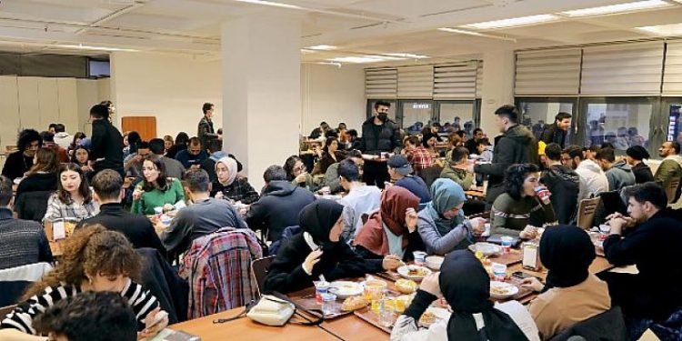 Evinize Hoş Geldiniz Gençler