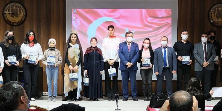 İstiklal Marşını güzel okuma yarışmasının kazananı belli oldu