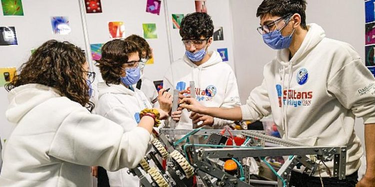 İzmir uluslararası robot yarışmasına ev sahipliği yapıyor