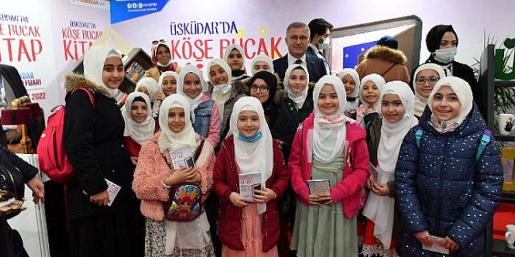 Üsküdar’da 7. Kitap Fuarına Büyük İlgi Fuarın Açılışına Üsküdar ve İstanbul’dan Binlerce Kitapsever Geldi