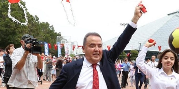 Antalyalı çocuklar 23 Nisan’da doyasıya eğlendi