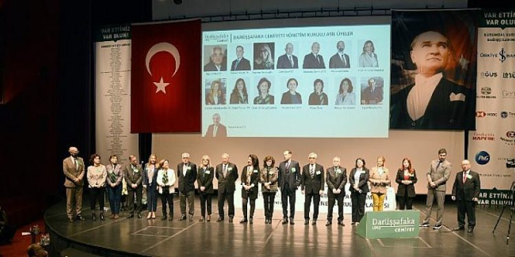 Darüşşafaka’da Bayrak Değişimi
