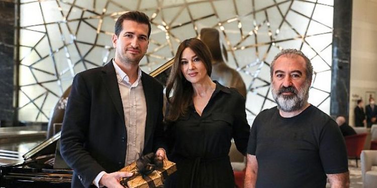 Dünyaca Ünlü Yıldız Monica Bellucci’ye Anlamlı Hediye