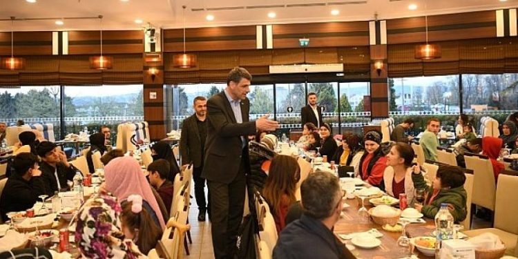 Kartepe’de Çocukların Yüzünü Güldüren İftar