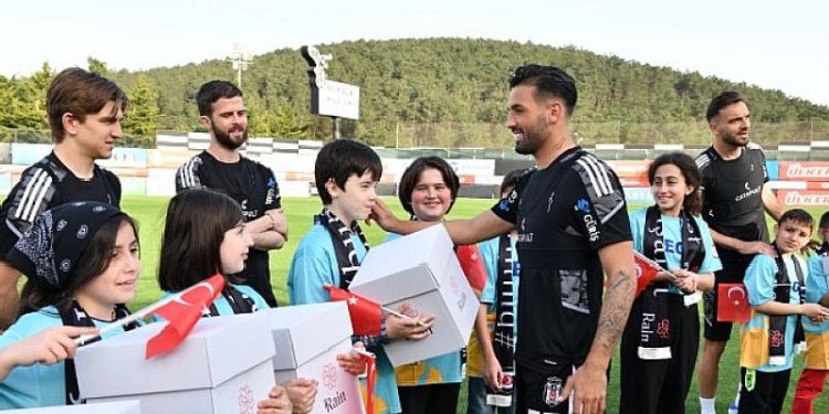 Rain, 23 Nisan’da TEGV çocuklarının Beşiktaş hayalini gerçekleştirdi