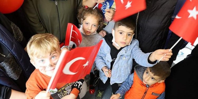 Sirk ve İllüzyon gösterisi ile 23 Nisan neşesi