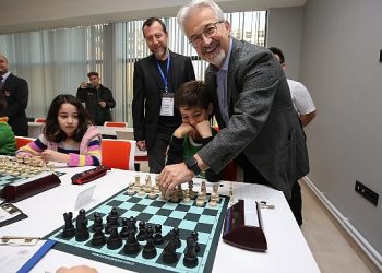 Satrançta hamleler şampiyonluk için yapıldı