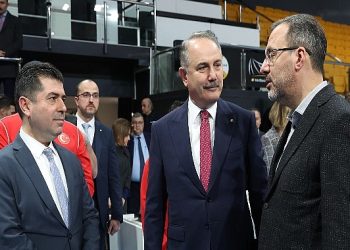 VakıfBank Spor Kulübü, Gençlik ve Spor Bakanı Dr. Mehmet Muharrem Kasapoğlu ve Kars’ın genç sultanlarını ağırladı