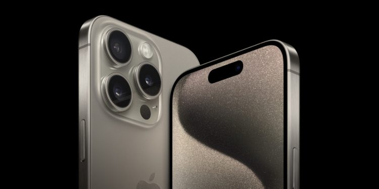 Apple, her bir iPhone’a QR kod yerleştiriyor, peki ama neden?