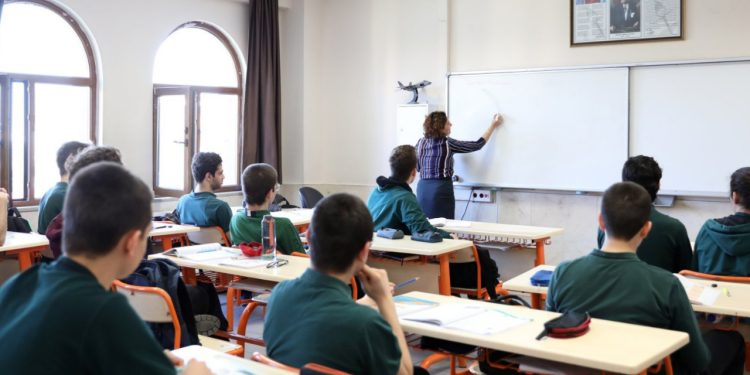 Öğrenciler için tatil müjdesi! Sömestr tatili 1 ay oluyor!